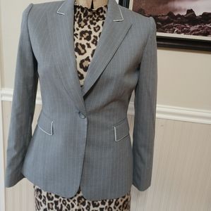 TAHARI, Size 4, GRAY Stripe Suit